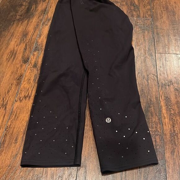 Lululemon To The Beat Crop black size 6 in EUC reflective soulcycle lululemon - Picture 5 of 11
